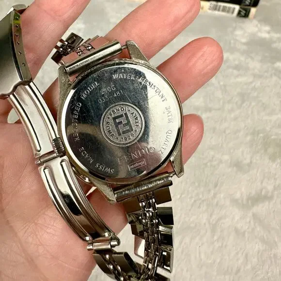 Fendi women’s silver watch 210G Good Pre-Owned - Picture 7 of 13